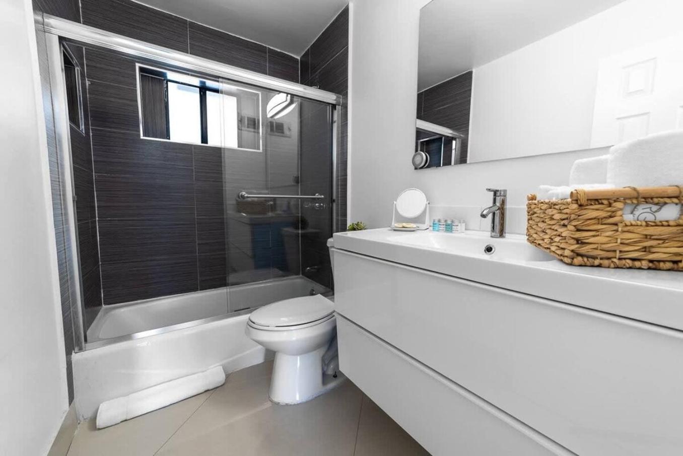 Private Heated Pool Villa In Ftl Near Beach Форт Лодърдейл Екстериор снимка
